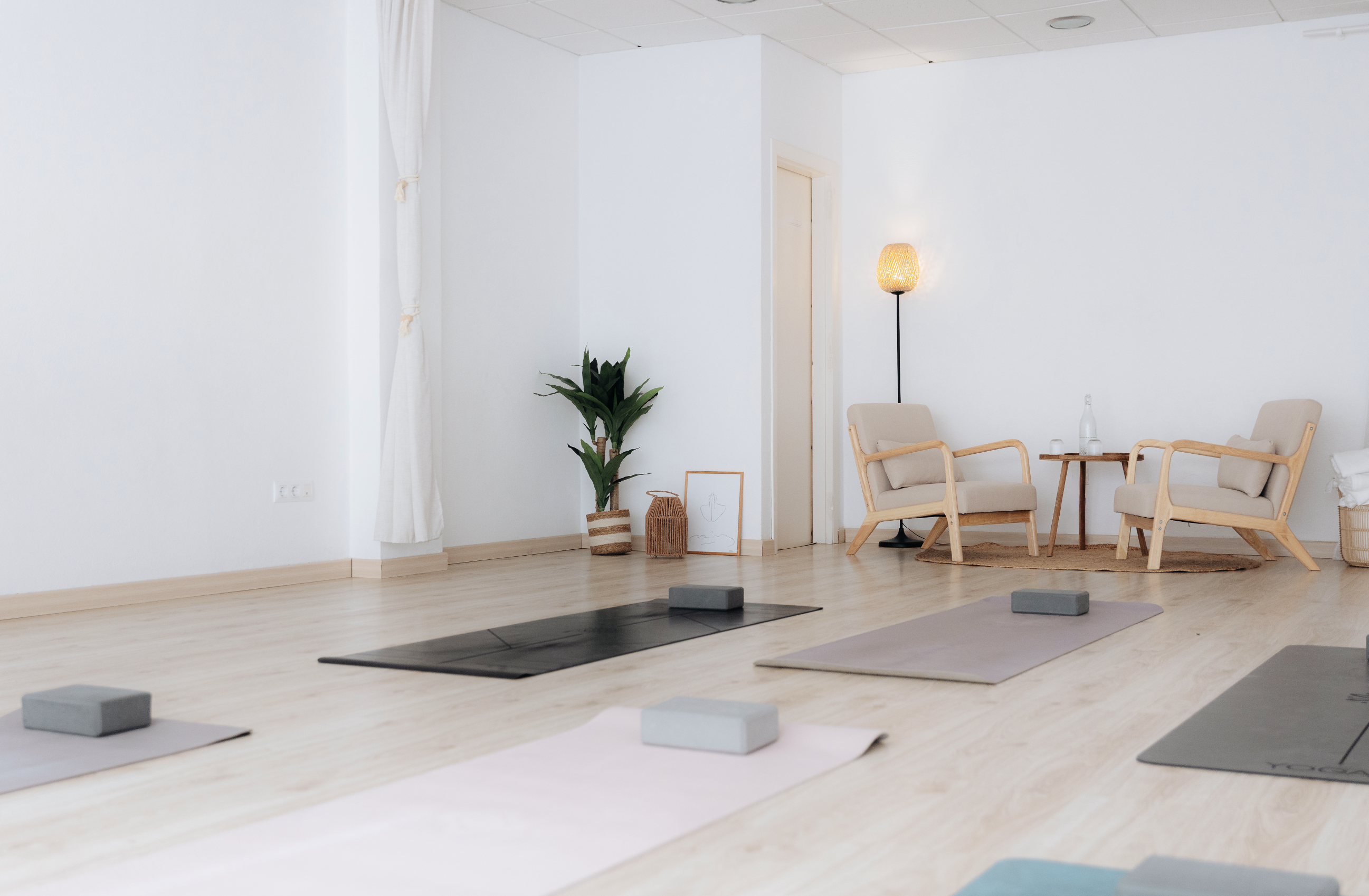Sala de yoga ila en calma